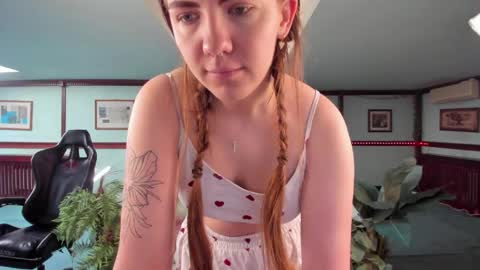 Snapshot of kirarustle chatting on 28, 5, 2026 Kira online show from 28, 5, 2026