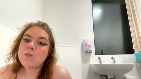 Snapshot of kiraslut981151 chatting on 2, 3, 2026 kiraslut981151 online show from 2, 3, 2026