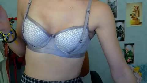 Snapshot of kiss_shy chatting on 19, 12, 2025 Valeria online show from 19, 12, 2025