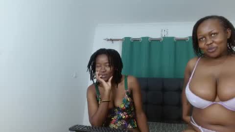 Snapshot of kisses_galore chatting on 7, 7, 2026 kisses_galore online show from 7, 7, 2026