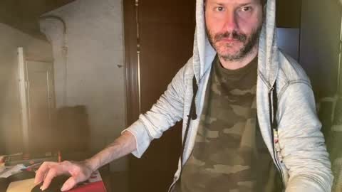 kissofbanned1983 online show from 22, 4, 2026