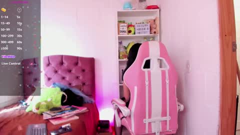 Snapshot of kit_kat_10 chatting on 24, 2, 2025 Lily online show from 24, 2, 2025