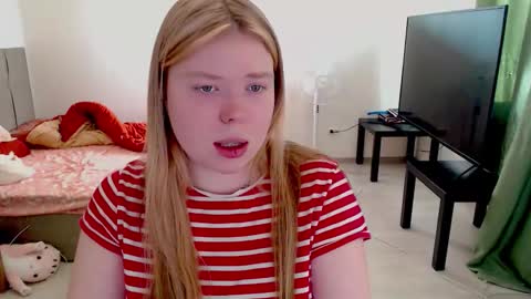 Jennyblonde and Emmabrunette online show from 18, 2, 2026