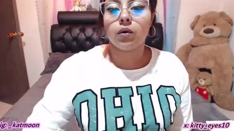 Snapshot of kitty_eyes chatting on 1, 2, 2025 kitty online show from 1, 2, 2025