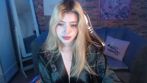 Snapshot of kitty_fox_b chatting on 7, 1, 2025 kitty_fox_b online show from 7, 1, 2025