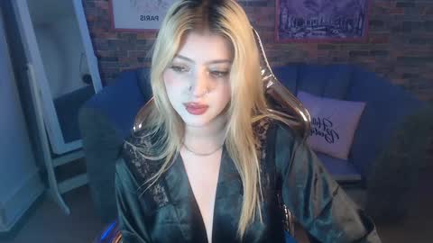 Snapshot of kitty_fox_b chatting on 7, 1, 2025 kitty_fox_b online show from 7, 1, 2025