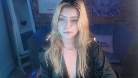Snapshot of kitty_fox_b chatting on 8, 1, 2025 kitty_fox_b online show from 8, 1, 2025