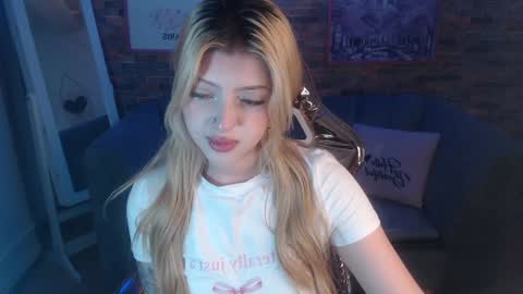 Snapshot of kitty_fox_b chatting on 10, 1, 2025 kitty_fox_b online show from 10, 1, 2025