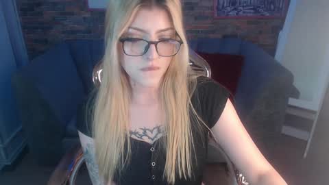 Snapshot of kitty_fox_b chatting on 28, 1, 2025 kitty_fox_b online show from 28, 1, 2025