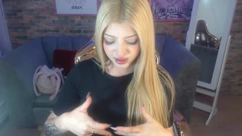 Snapshot of kitty_fox_b chatting on 6, 2, 2025 kitty_fox_b online show from 6, 2, 2025