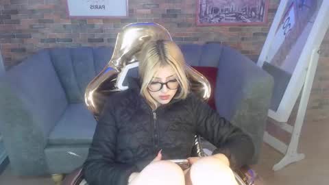 Snapshot of kitty_fox_b chatting on 7, 3, 2025 kitty_fox_b online show from 7, 3, 2025