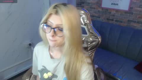 Snapshot of kitty_fox_b chatting on 10, 3, 2025 kitty_fox_b online show from 10, 3, 2025