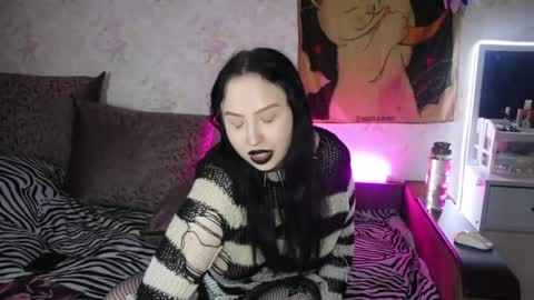Snapshot of kitty_goth chatting on 1, 6, 2026 Hey Im Ellie if you like me and like my show give me a thumbs up hehe online show from 1, 6, 2026