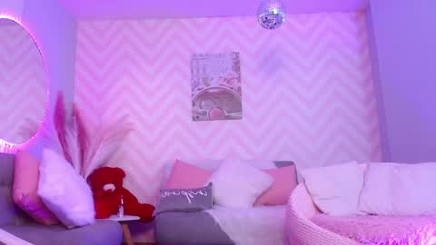Snapshot of kitty_madness chatting on 12, 9, 2025 KITTY online show from 12, 9, 2025