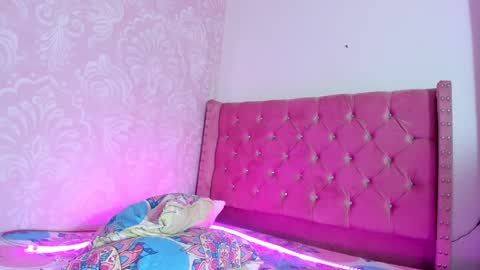 Snapshot of kitty_nicolle chatting on 10, 12, 2024 kitty_nicolle online show from 10, 12, 2024
