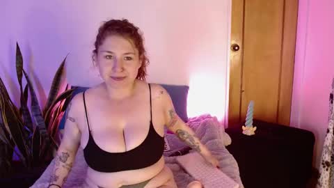LAURA  help me reach 100likes online show from 26, 9, 2025