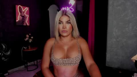 Snapshot of kittyhotts chatting on 20, 4, 2026 Sari bell online show from 20, 4, 2026