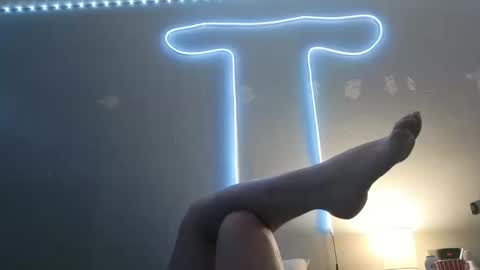 Snapshot of kittykat_1999 chatting on 13, 10, 2025 kittykat 1999 online show from 13, 10, 2025