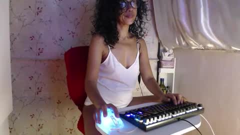 Snapshot of kittykatss chatting on 19, 12, 2025 Viktoria online show from 19, 12, 2025