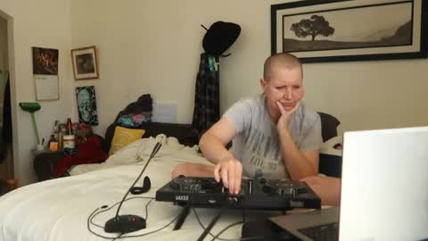 Snapshot of kittykay86 chatting on 19, 5, 2026 Bella Blue BBW online show from 19, 5, 2026