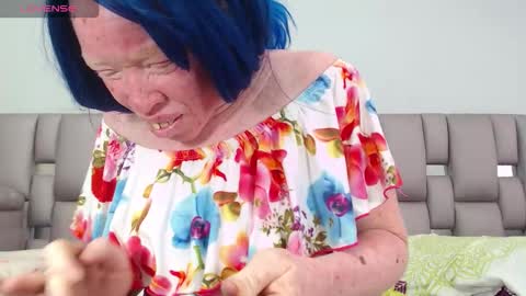 kittywhiteass online show from 12, 10, 2025