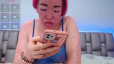 kittywhiteass online show from 30, 11, 2025