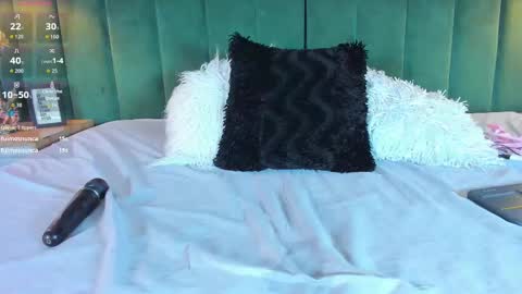 Snapshot of kittyy_milk chatting on 10, 9, 2025 K I T T Y Y  online show from 10, 9, 2025