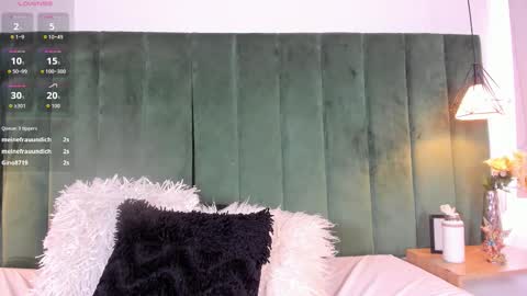 Snapshot of kittyy_milk chatting on 23, 10, 2025 K I T T Y Y  online show from 23, 10, 2025