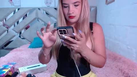 kittyzevee_ online show from 24, 2, 2025