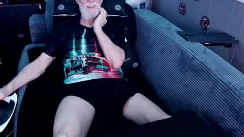 kiveuxmakeu online show from 7, 3, 2026