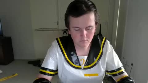 kiwi_twink21 online show from 11, 10, 2025