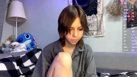 Snapshot of kizziequiroz chatting on 3, 12, 2025 Luna online show from 3, 12, 2025