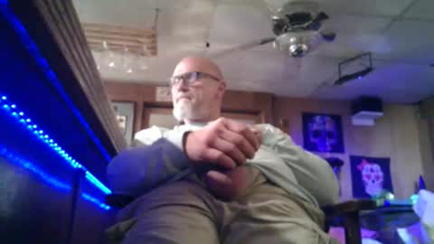 Snapshot of kleeeen chatting on 12, 4, 2026 MrKleeen online show from 12, 4, 2026