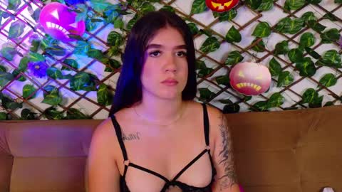 Snapshot of kloe_bella chatting on 20, 10, 2025 kloe_bella online show from 20, 10, 2025