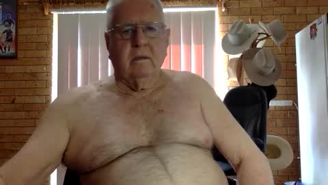 Snapshot of knights2001 chatting on 9, 10, 2025 Aussiedude online show from 9, 10, 2025