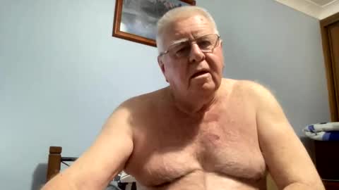 Snapshot of knights2001 chatting on 15, 3, 2026 Aussiedude online show from 15, 3, 2026