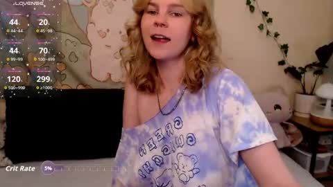Snapshot of komorebbi chatting on 18, 6, 2026 Marta online show from 18, 6, 2026