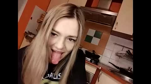 KrissSexi online show from 4, 2, 2025