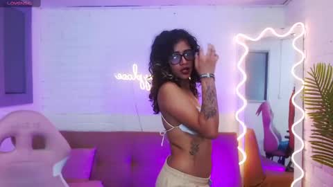 kristen_tay online show from 14, 1, 2025