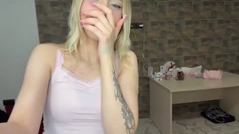 Snapshot of kristiancommes chatting on 24, 6, 2026 Alisa online show from 24, 6, 2026