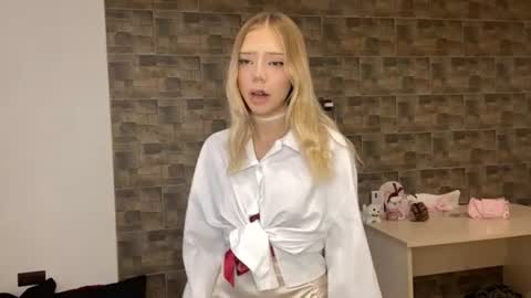 Snapshot of kristiancommes chatting on 25, 6, 2026 Alisa online show from 25, 6, 2026
