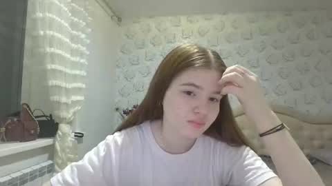 Snapshot of kristiancommes chatting on 22, 7, 2026 Alisa online show from 22, 7, 2026