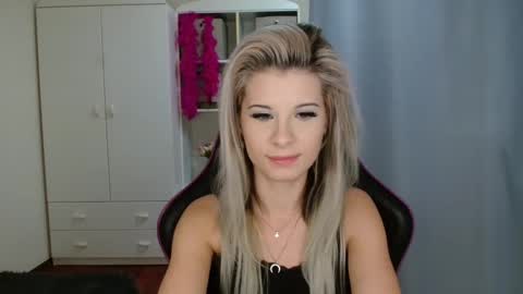 KristineAmore online show from 28, 10, 2025