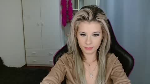 KristineAmore online show from 29, 10, 2025