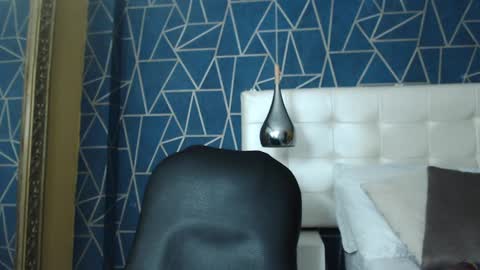 KristinWall online show from 28, 1, 2025