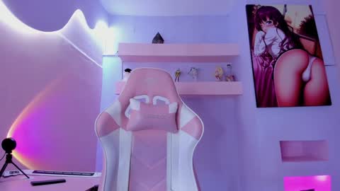 KristinWall online show from 1, 2, 2025