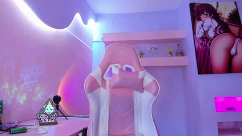 KristinWall online show from 1, 2, 2025