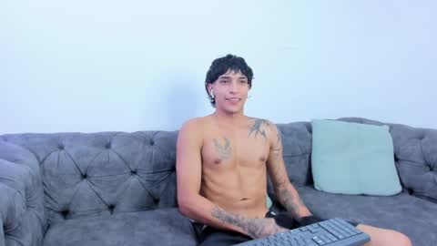Snapshot of kroywave chatting on 14, 5, 2026 Kroy Wave Muscle Tattoos Latino online show from 14, 5, 2026