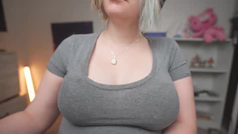 Snapshot of krystalsyxx chatting on 9, 11, 2025 Krystal Syx online show from 9, 11, 2025