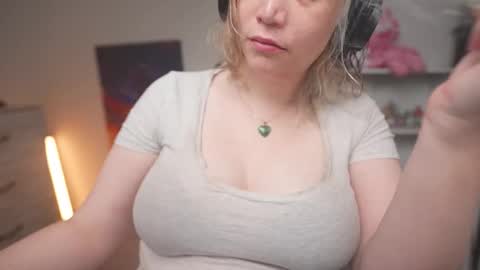 Snapshot of krystalsyxx chatting on 26, 11, 2025 Krystal Syx online show from 26, 11, 2025